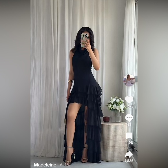 NWT ZARA VIRAL Halter Ruffled Maxi Dress SIZE XS
🚨FIRM PRICE NO DISCOUNT - Picture 10 of 15